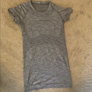 Lululemon swiftly tech shirt size 4